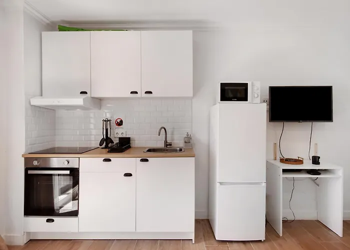 Lovely And New In Oura شقة البوفيرا