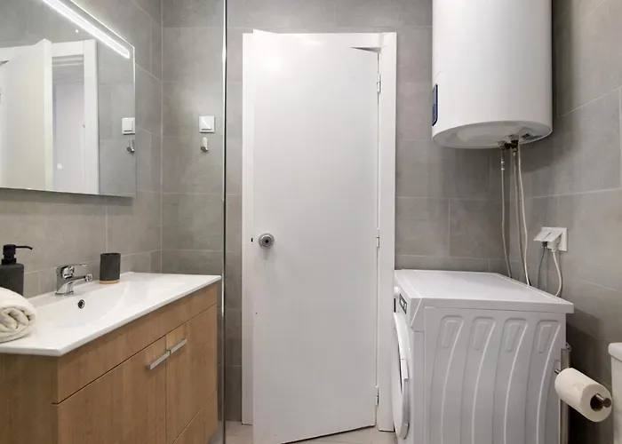 Lovely And New In Oura شقة