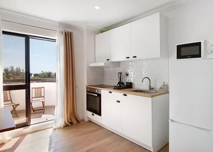 Lovely And New In Oura البوفيرا