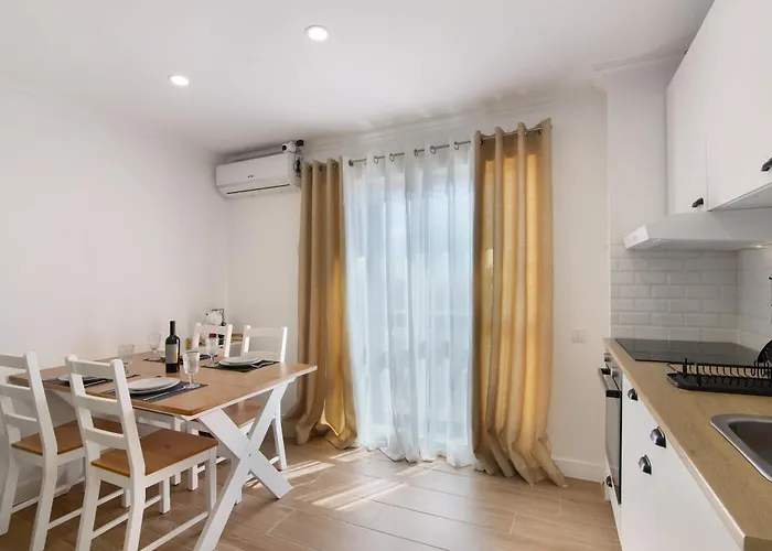 Lovely And New In Oura شقة